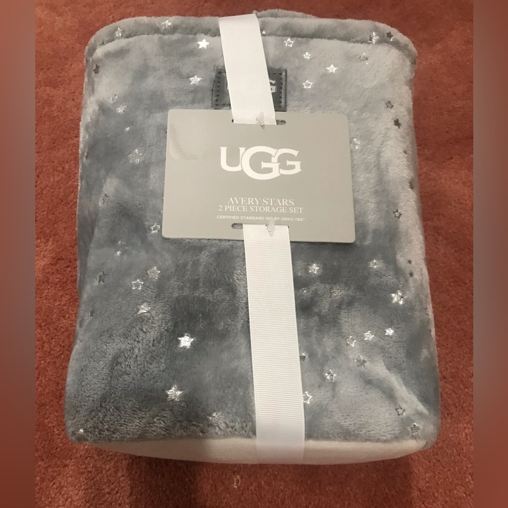 UGG (2) piece storage set with stars brand new